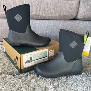 Muck boot, size 7, black